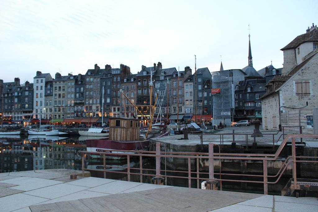 Appartement Le Phare Honfleur Esterno foto
